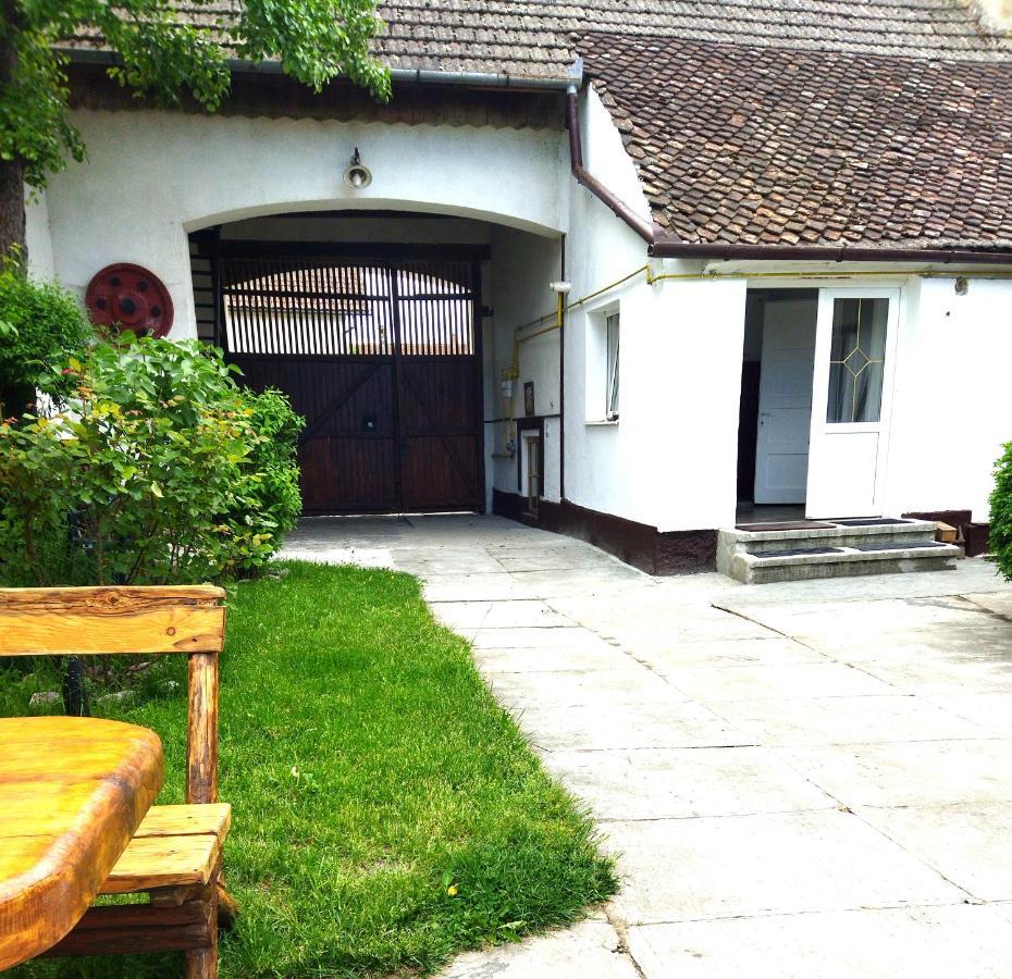 Casa Din Coltul Cetatii Villa Szászhermány Kültér fotó