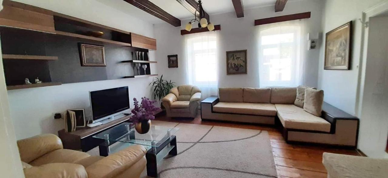 Casa Din Coltul Cetatii Villa Szászhermány Kültér fotó