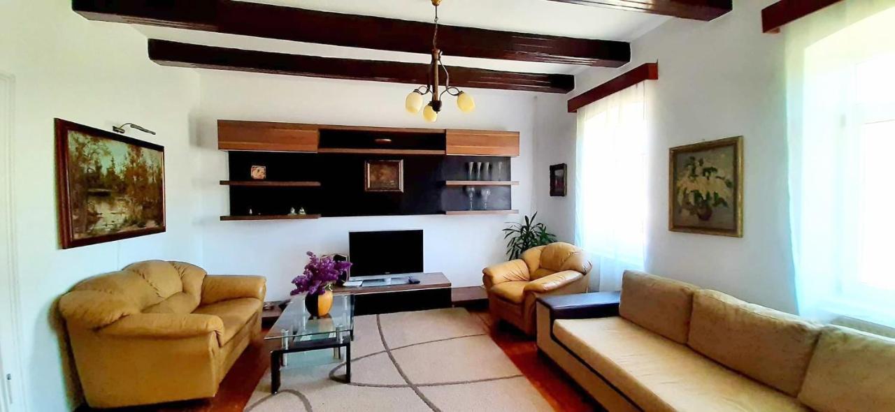 Casa Din Coltul Cetatii Villa Szászhermány Kültér fotó