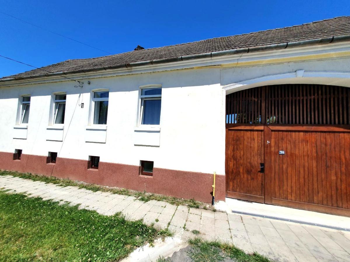 Casa Din Coltul Cetatii Villa Szászhermány Kültér fotó