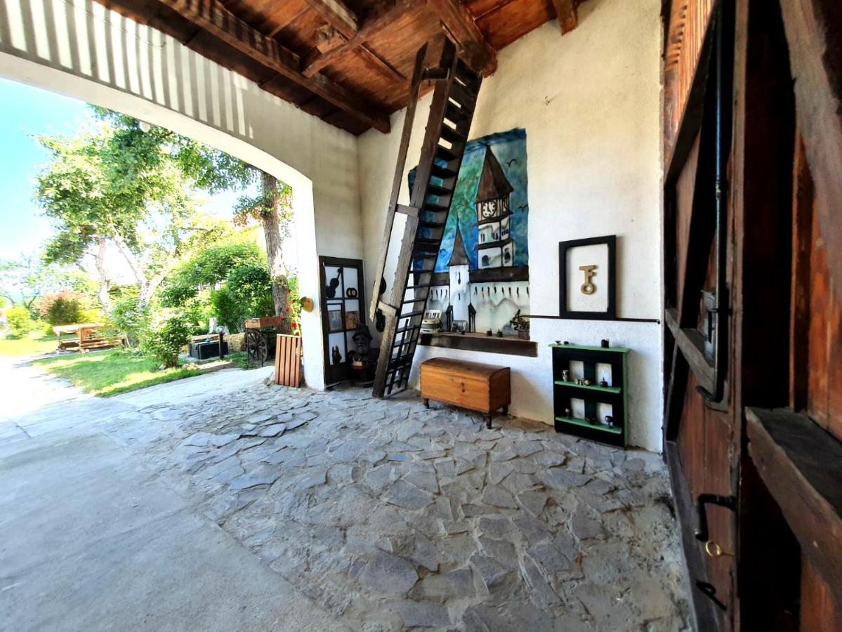 Casa Din Coltul Cetatii Villa Szászhermány Kültér fotó