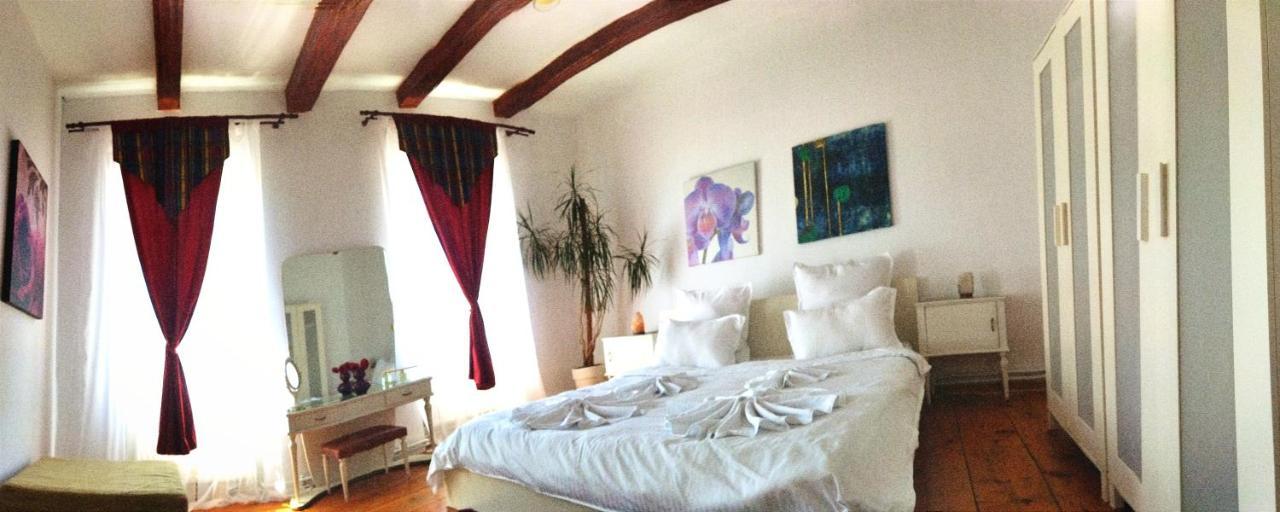 Casa Din Coltul Cetatii Villa Szászhermány Kültér fotó